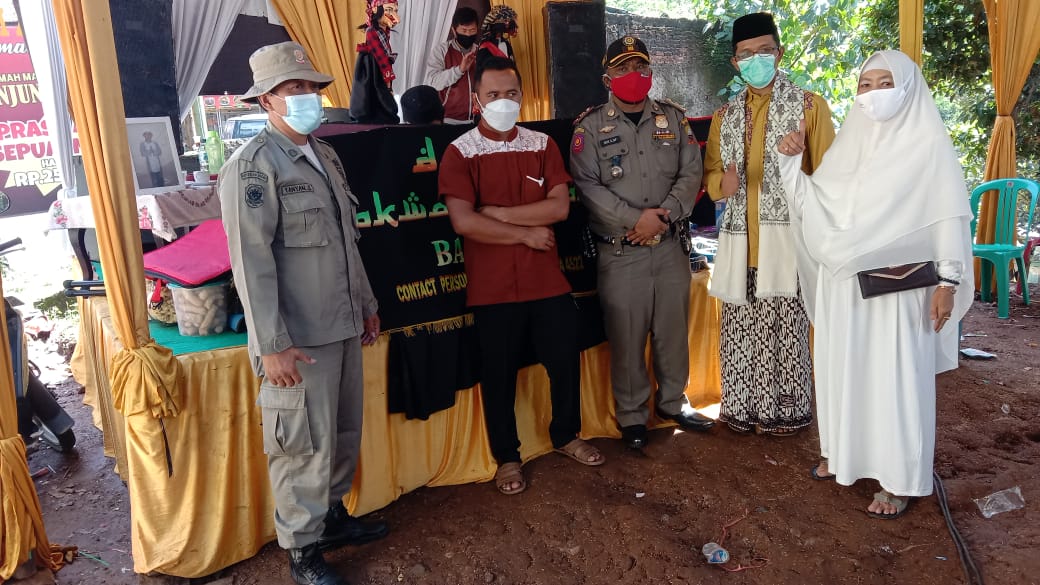 Satpol PP hentikan pesta khitanan