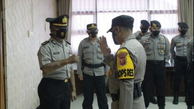 Kapolres Sumedang Berikan Kenaikan Pangkat Kepada Anggotanya