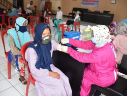 150 Lansia di Desa Sukajaya di Vaksin Covid-19