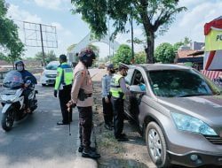 PPKM Darurat Hari Kedua, Kapolres Tinjau Pos Penyekatan Tomo dan Jatigede