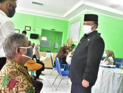 Sekda Pantau Penyaluran BLT Di Kecamatan Sumedang Selatan