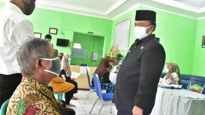 Sekda Pantau Penyaluran BLT Di Kecamatan Sumedang Selatan