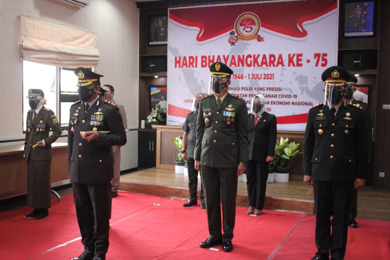Pelaksanaan upacara HUT Bhayangkara ke 75