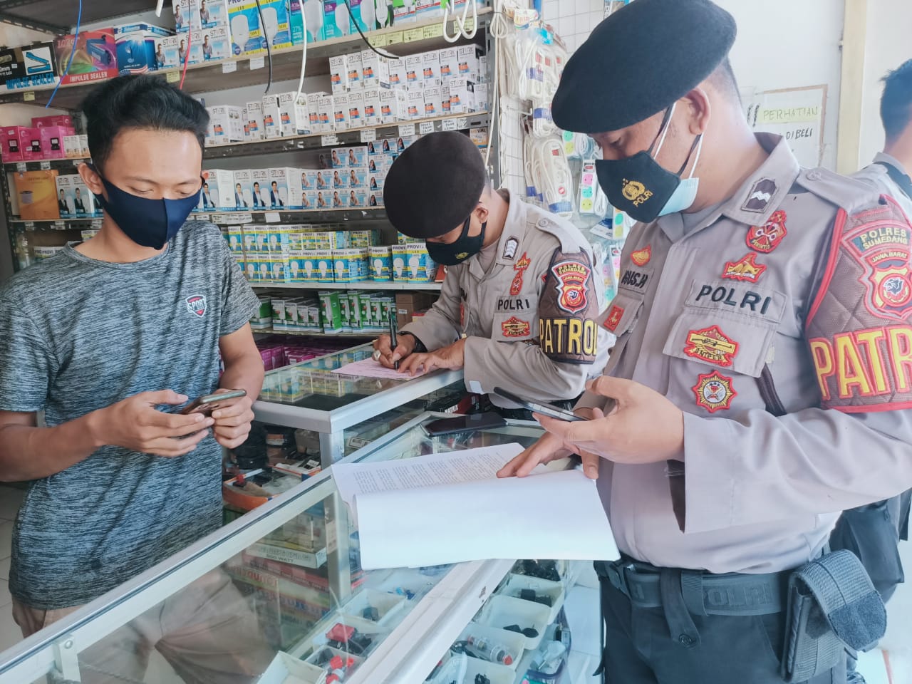 Tipiring pedagang bandel