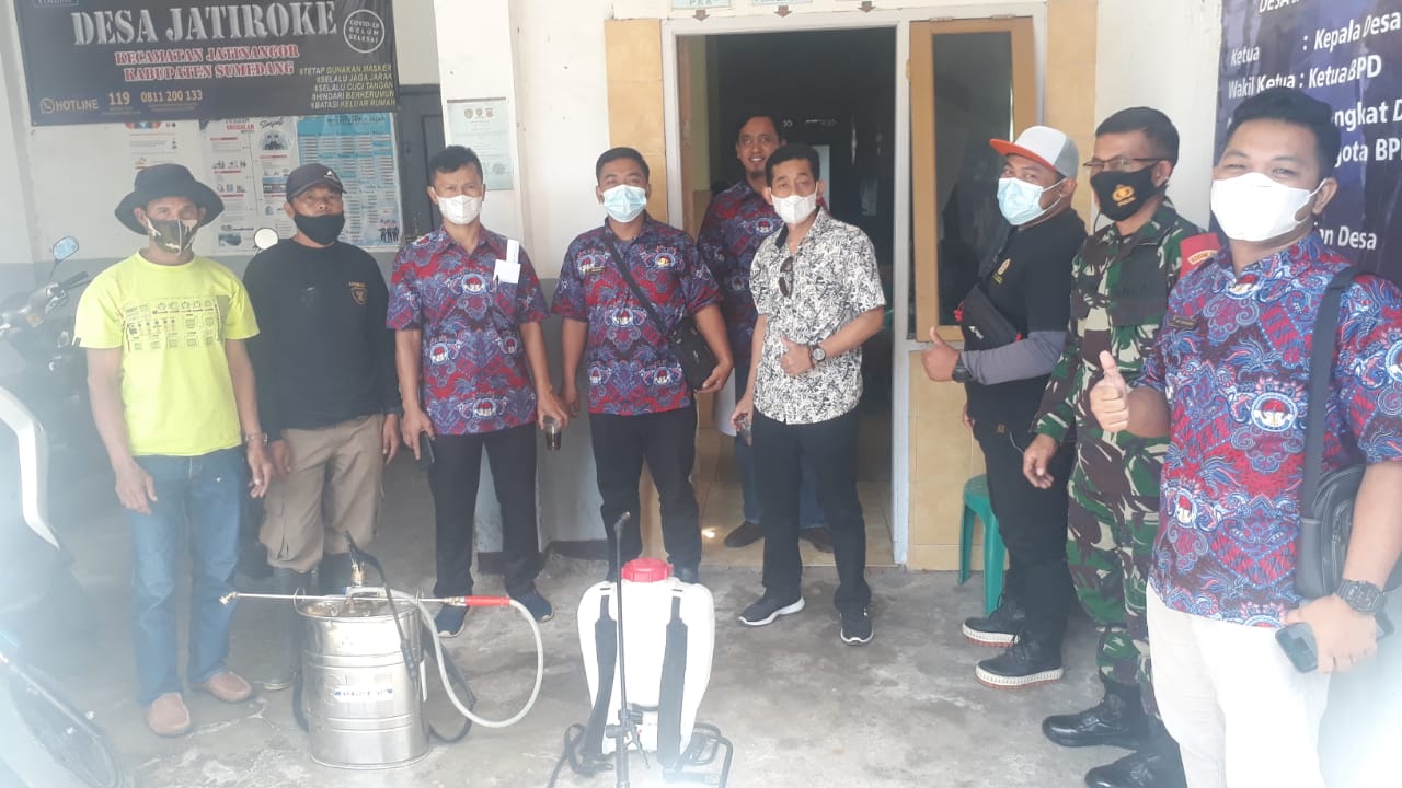 Tim gabungan semprot disinfektan