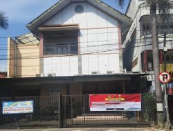 PPKM Darurat, Polsek Sumedang Utara Pasang Spanduk Maklumat BKSG