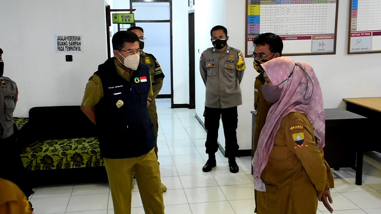 Wabup Erwan monitor posko satgas desa