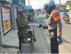 Ratusan Warga Terdampak PPKM Darurat, Terima Bansos dari Polres Sumedang