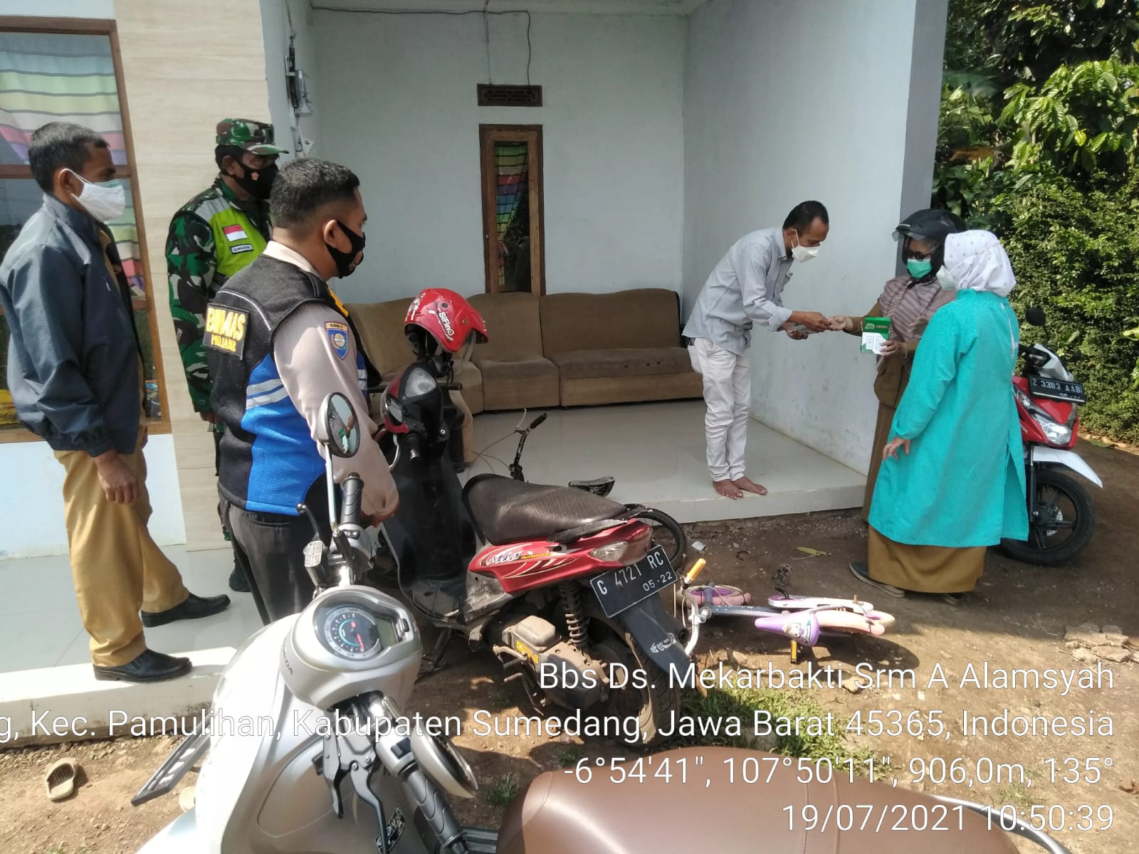 4 Pilar Desa Mekarbakti Bagikan Obat Obatan Gratis