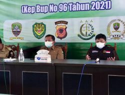 DPRD bersama Forkopimda Sumedang Sebarkan Sembako Senyum Dhuafa