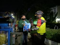 Patroli Skala Besar, Kapolres Bagikan Bansos Ke Pedagang dan Kaum Dhuafa