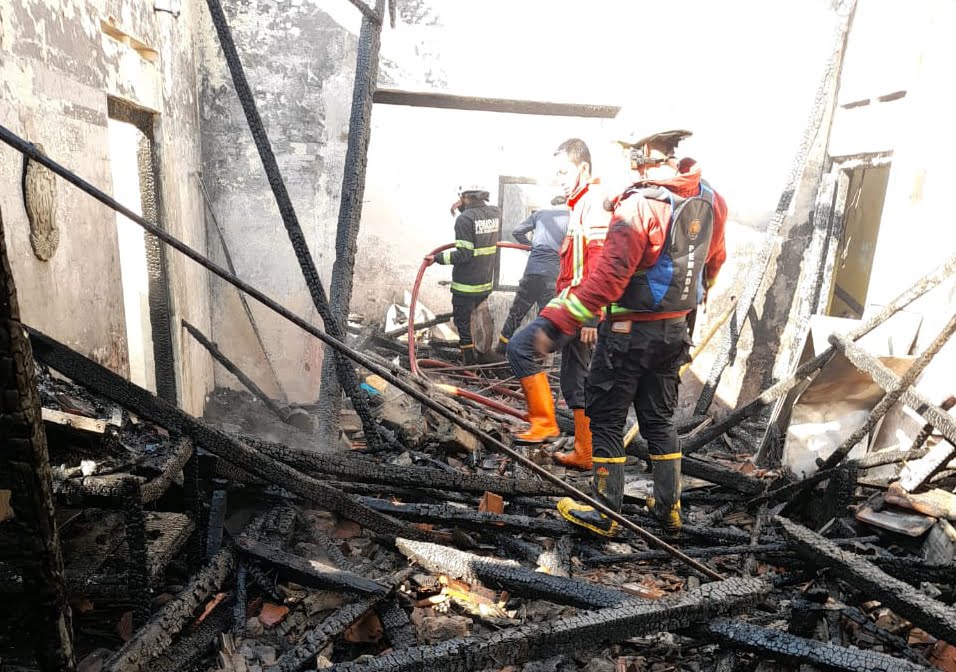Rumah Permanen terbakar