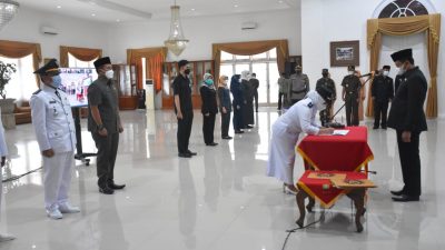 Bupati Lantik Pejabat Administrator, Pengawas Dan Fungsional Di Lingkungan Pemkab Sumedang