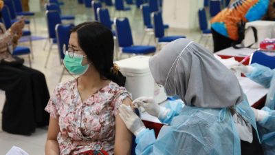 Kerjasama TNI AL dan IPDN, 15.000 Vaksin Disuntikkan ke Warga di Tiga Kecamatan