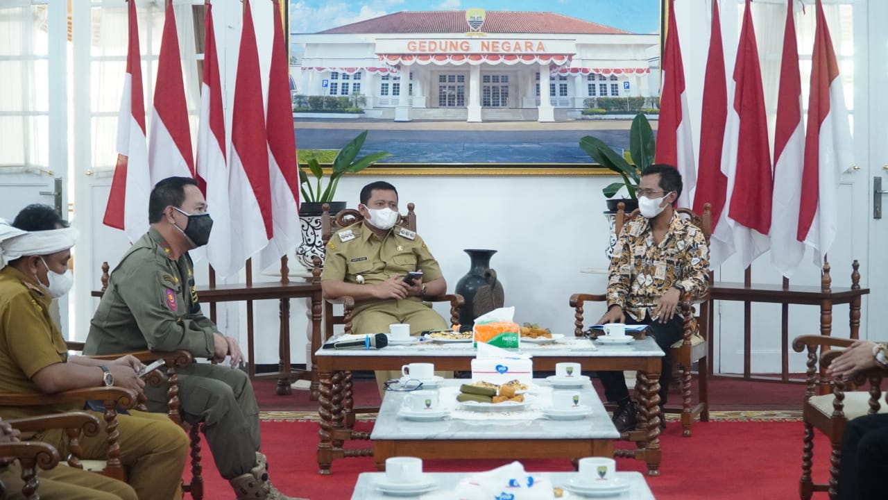 Pertemuan dengan Bupati