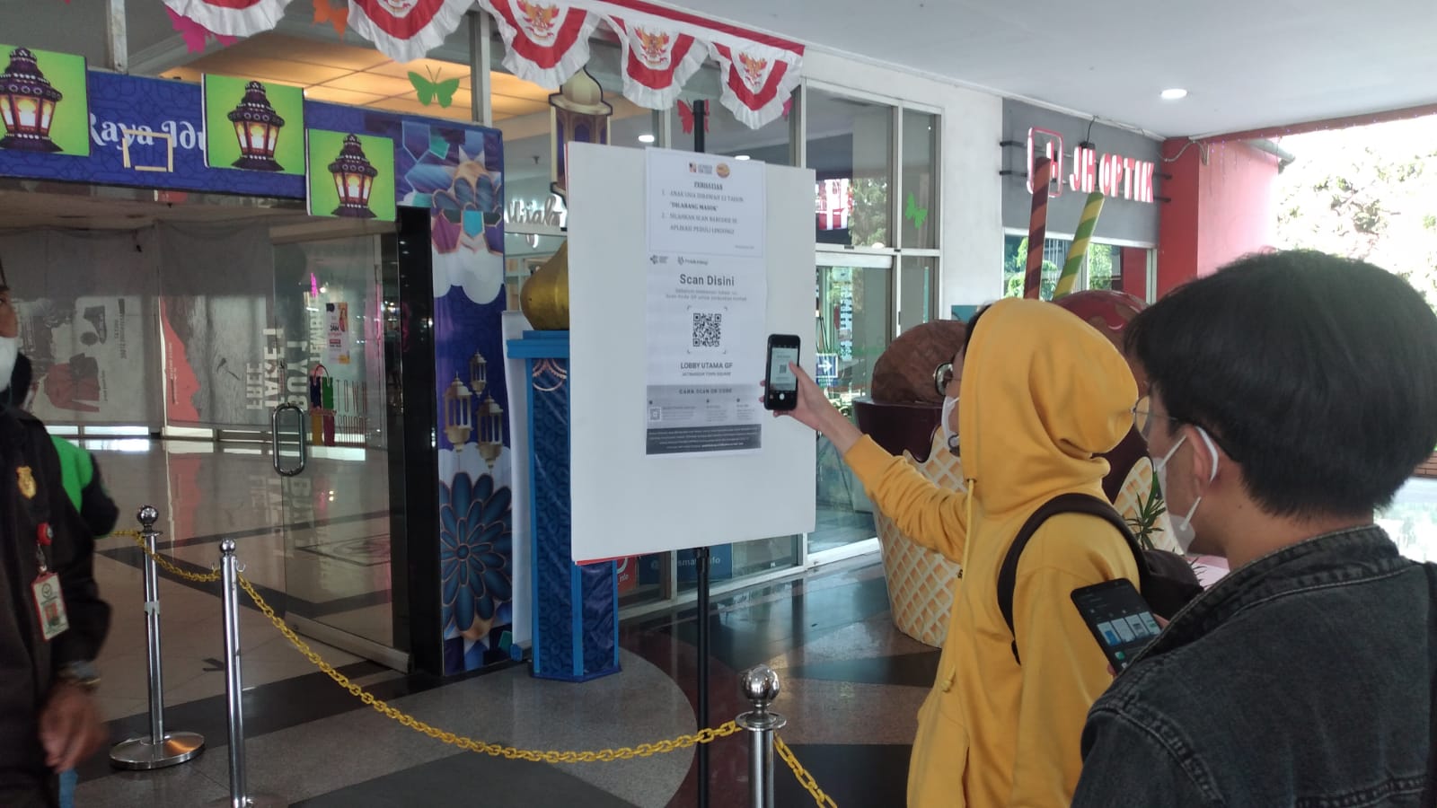 Pusat Perbelanjaan dibuka