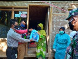 Pemdes Sukajadi Berikan Bantuan Sembako Untuk Warga Isoman