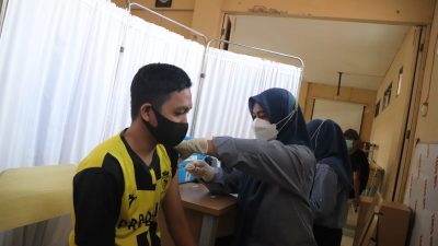 130 Remaja Menerima Vaksin Dosis Pertama di Puskesmas Kota Kaler