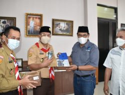 Diskominfosanditik Berikan Bantuan Berupa alat Komunikasi Kepada Pramuka