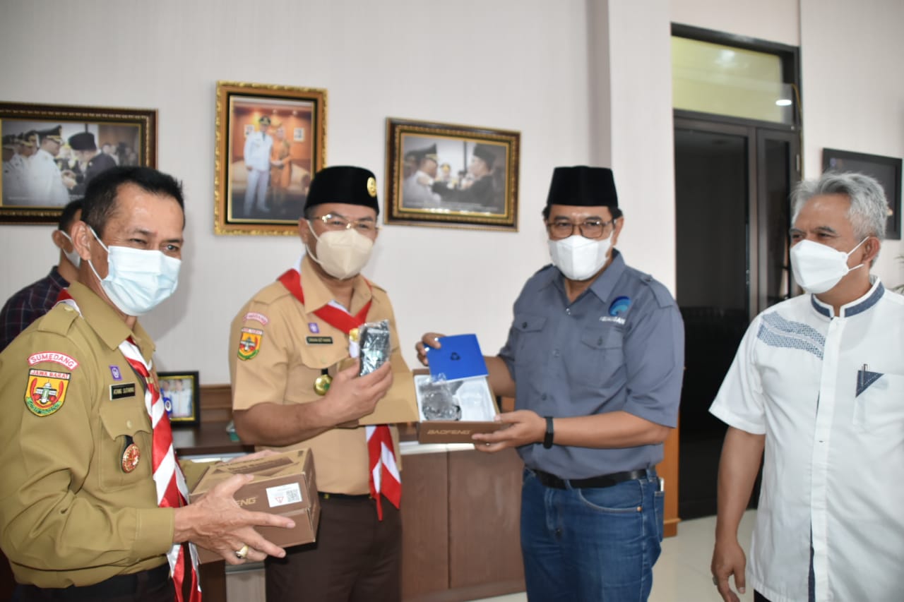 Wabup terima bantuan alat komunikasi