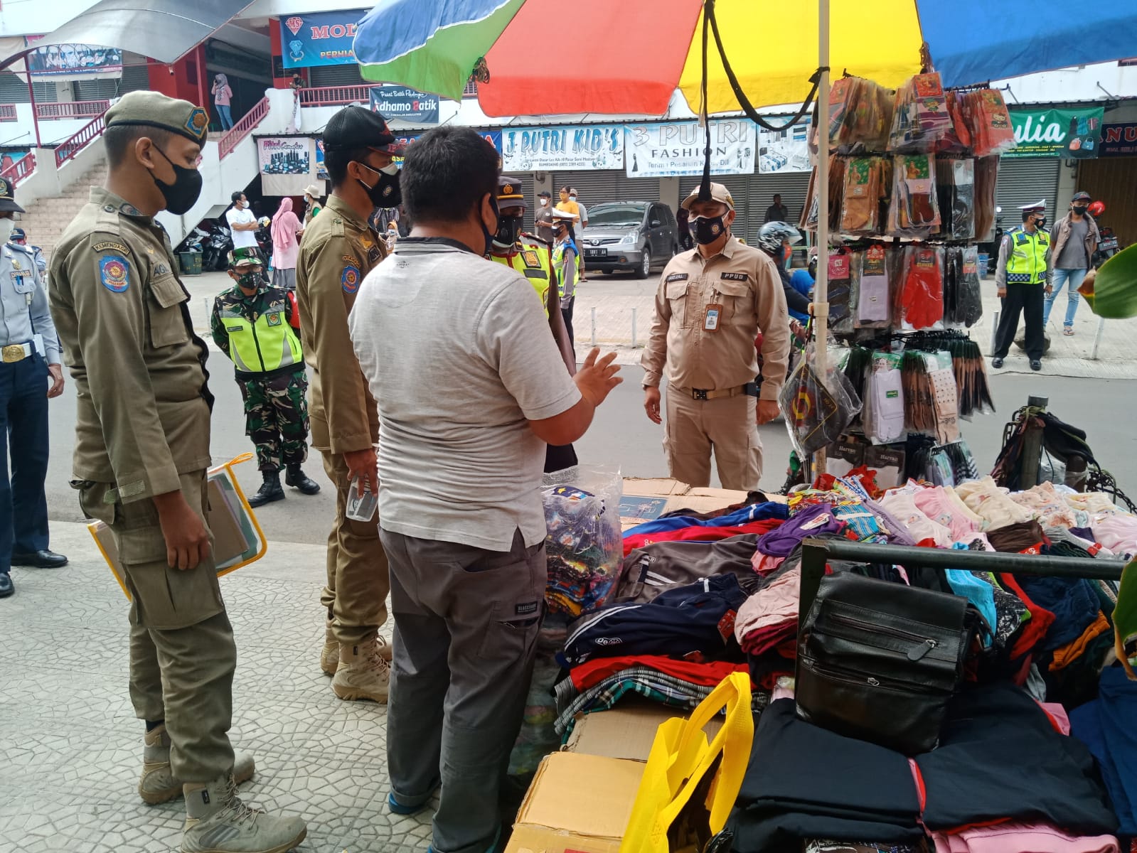 Satpol PP Sumedang Lakukan Sosialisasi PPKM