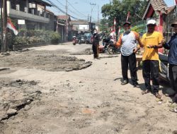 Tak Kunjung Diperbaiki, Jalan Provinsi Dihotmix Aspal Bekas