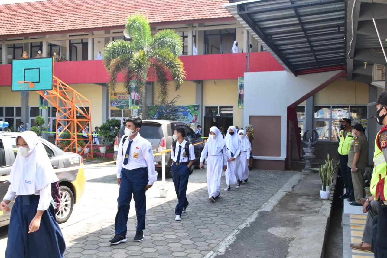 Hari Pertama Sekolah tatap muka