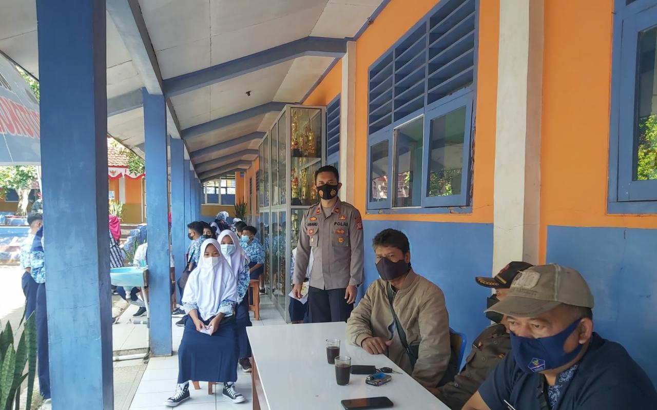 Vaksinasi SMPN 1 Cisitu