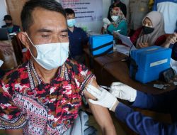 Puskesmas Sukasari Suntikan 700 Vaksin di Desa Suksarapih