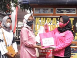 Dikira Ada Razia, PKL Kaget Didatangi Polisi Ternyata Memborong Dagangan