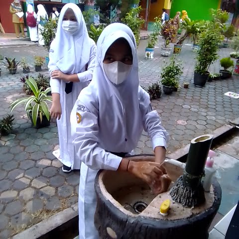 Siswa SMPN 1 Cimalaka