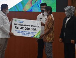 Bupati Berharap Seluruh RT/RW dan Tenaga Honorer Dilindungi Jamsostek