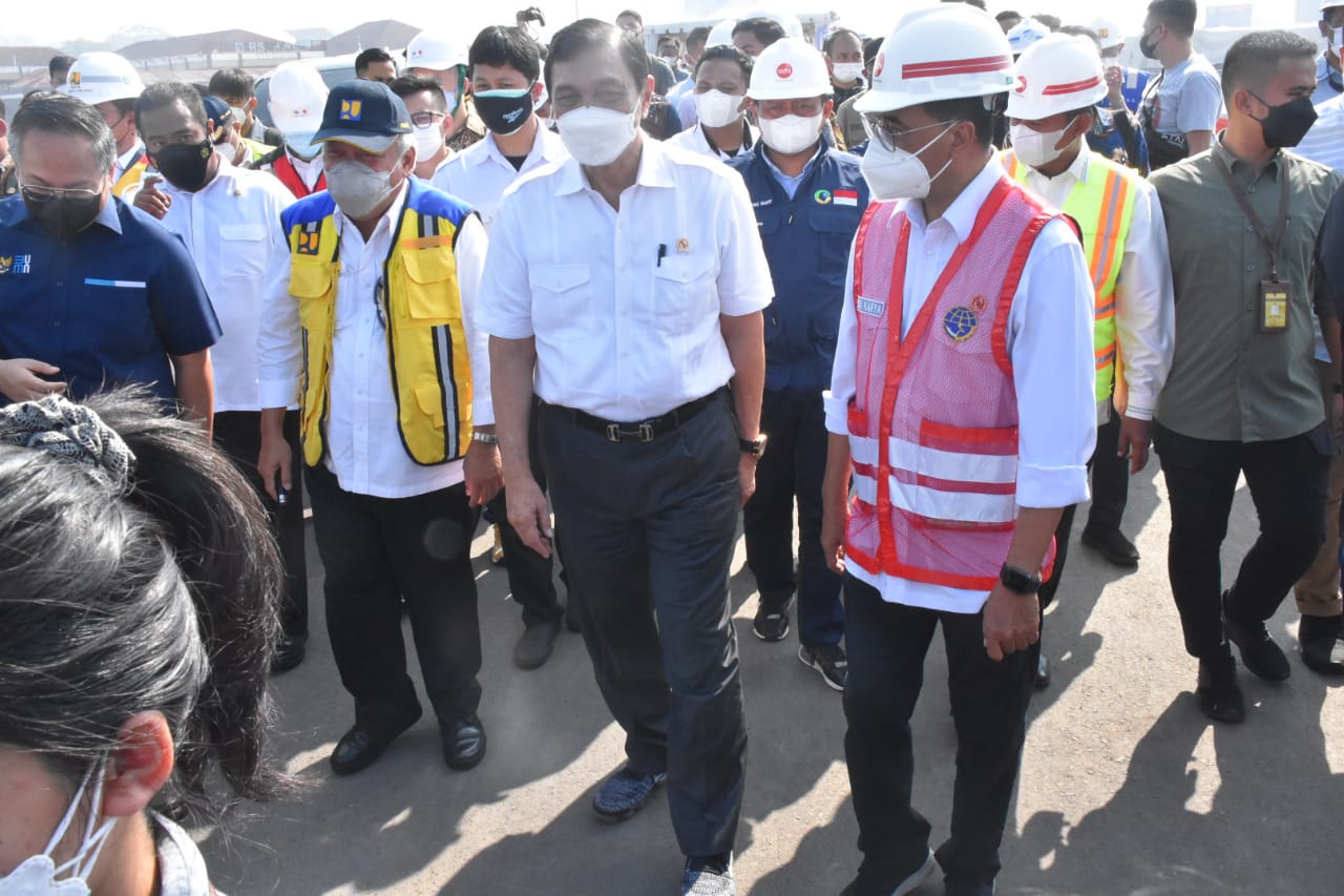 Bupati dampingi Menko Luhut Binsar panjaitan