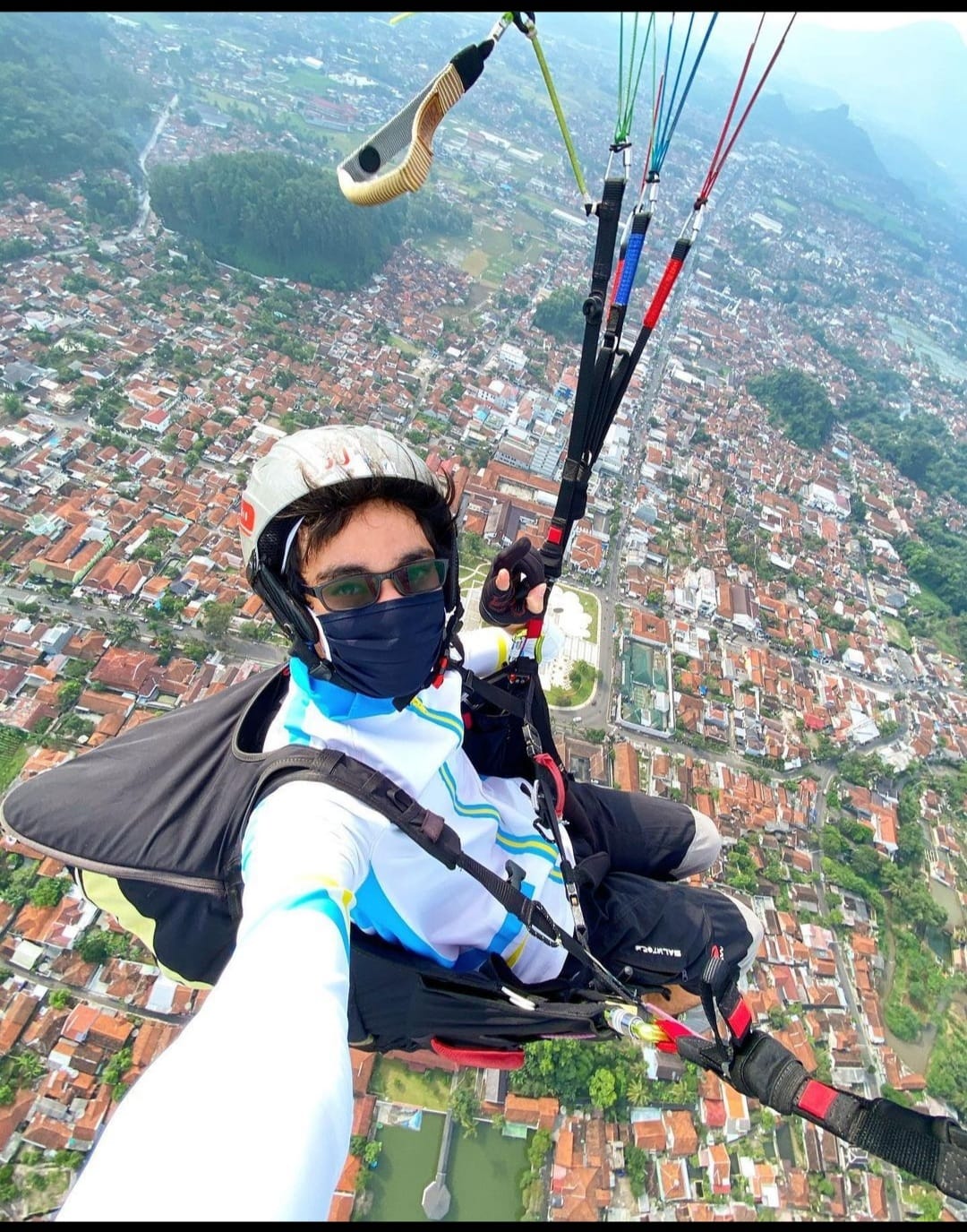 Atlet paralayang asal sumedang