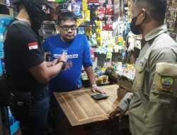 Kelabui Petugas, Pedagang di Sumedang Sembunyikan Miras di Gudang Berpintu Lemari Pakaian
