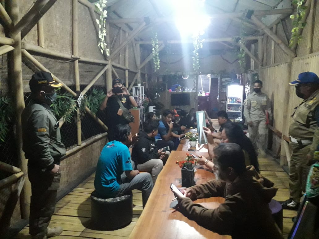 warung remang-remang di razia satpol pp