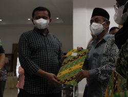 Bupati Serahkan Sertifikat Hak Atas Tanah Bagi UMKM