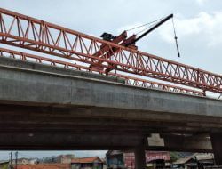 Hari Ini, 10 Girder Diatas Simpang Susun Cileunyi Selesai Dipasang