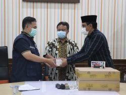 Tingkatkan Akses Layanan Kesehatan, Sekda Sumedang Serahkan 37 Smartphone Kepada PSC 119