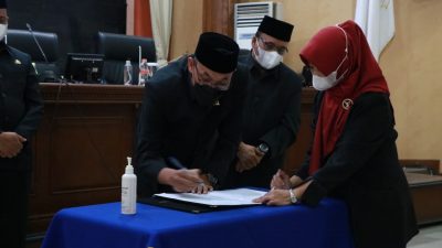 DPRD Sumedang Sahkan Perda APBD Perubahan 2021