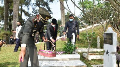 ziarah dalam rangka peringatan HUT TNI ke-76
