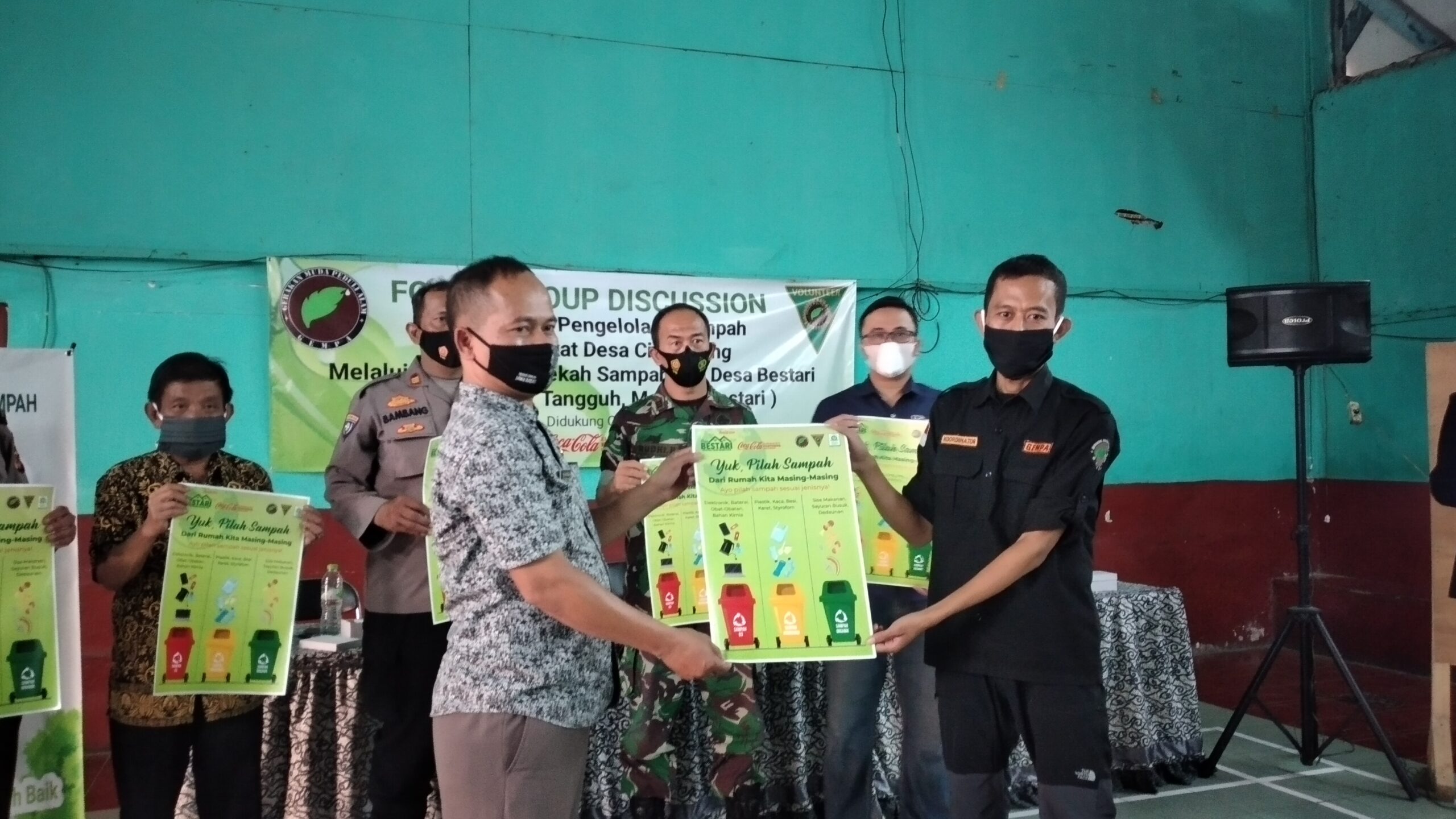 Manajemen Pengelolaan Sampah di Desa Cihanjuang dengan Sistem Bestar