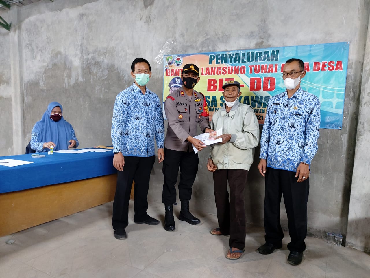 Warga Desa Sukawangi Pamulihan ini Dapat BLT