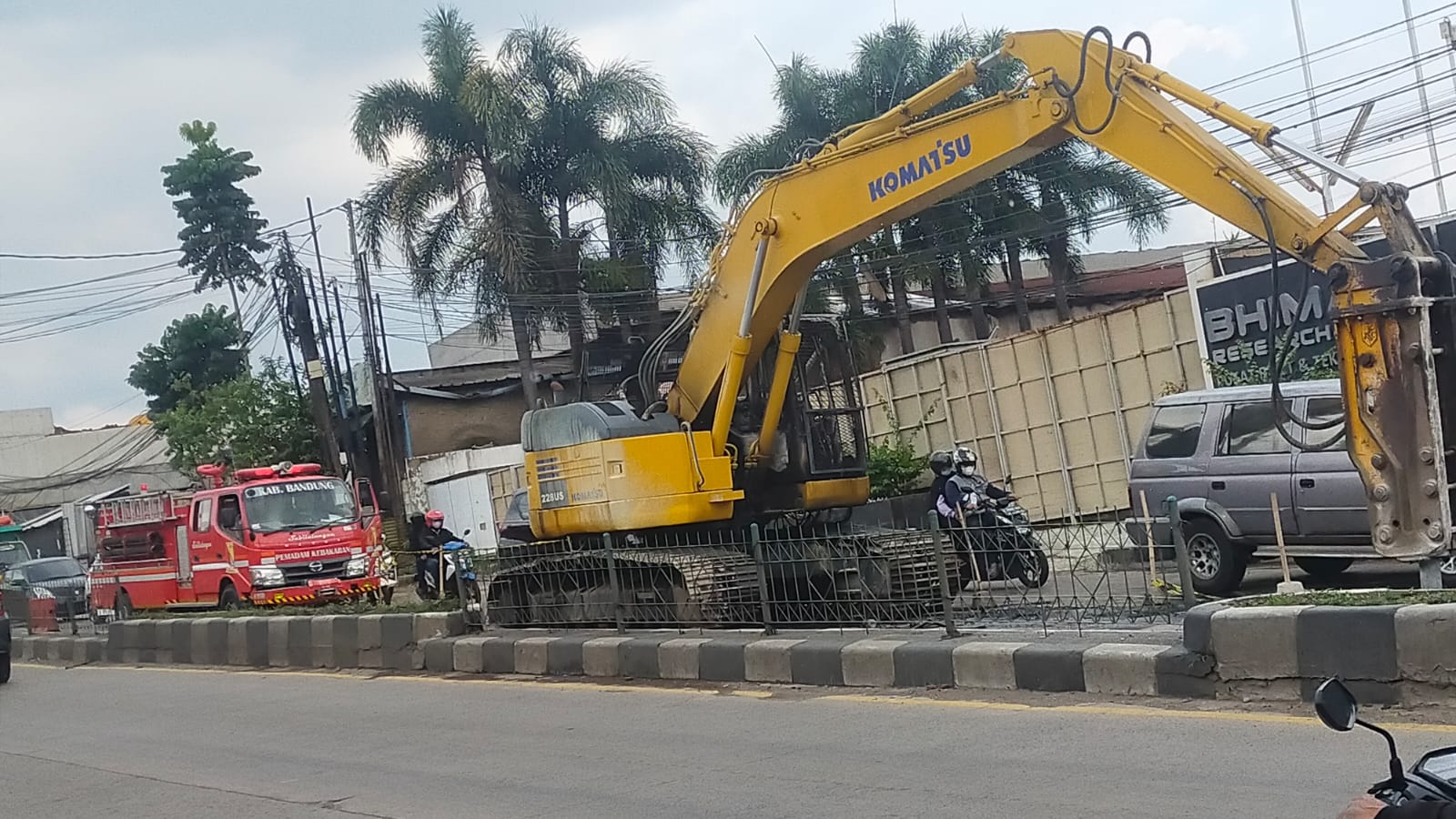 Escavator Dinas PUPR Terbakar