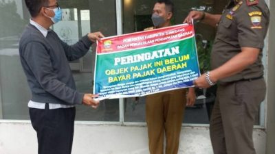 Satpol PP dan Bappenda Sumedang, Copot Stiker Peringatan Pajak di Hotel Sahid Skyland Jatinangor