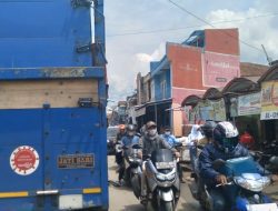 Kendaraan Bermuatan 8 Ton Dilarang Melintas ke Jalan Parakanmuncang Diwaktu ini