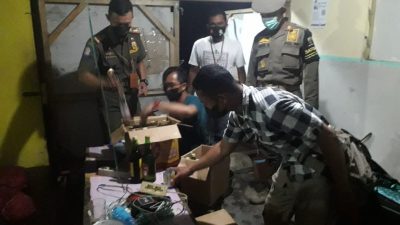 Razia Warung Kopi, Puluhan Botol Miras Kembali Diamankan Satpol PP Sumedang