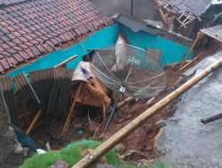 TPT Ambruk Timpa Rumah di Sumedang, Satu Orang Tewas Tertimbun Longsoran