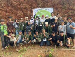 Antisipasi Bencana Banjir, Mahasiswa Fisip Unpad Tanam Lahan Kritis di Gunung Geulis