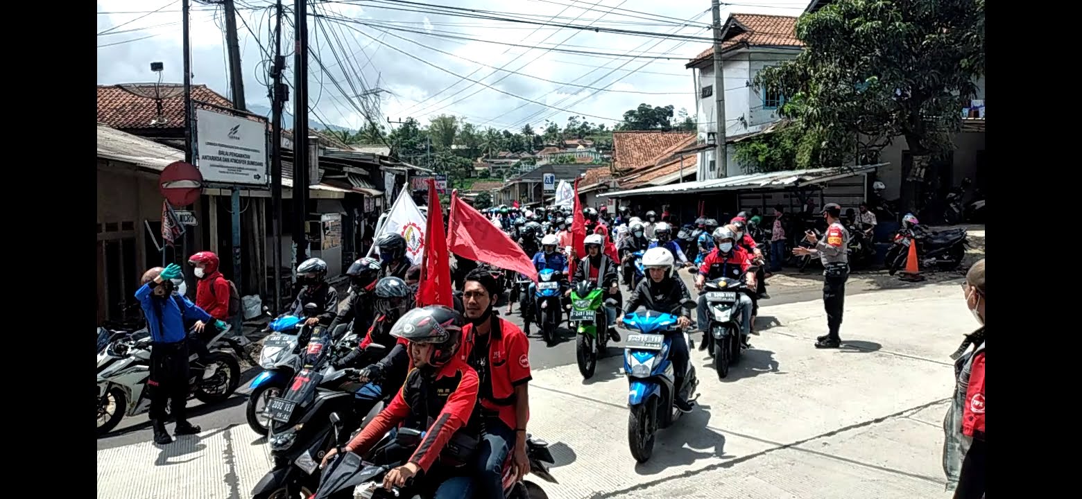 massa Aliansi Buruh Sumedang Menggugat